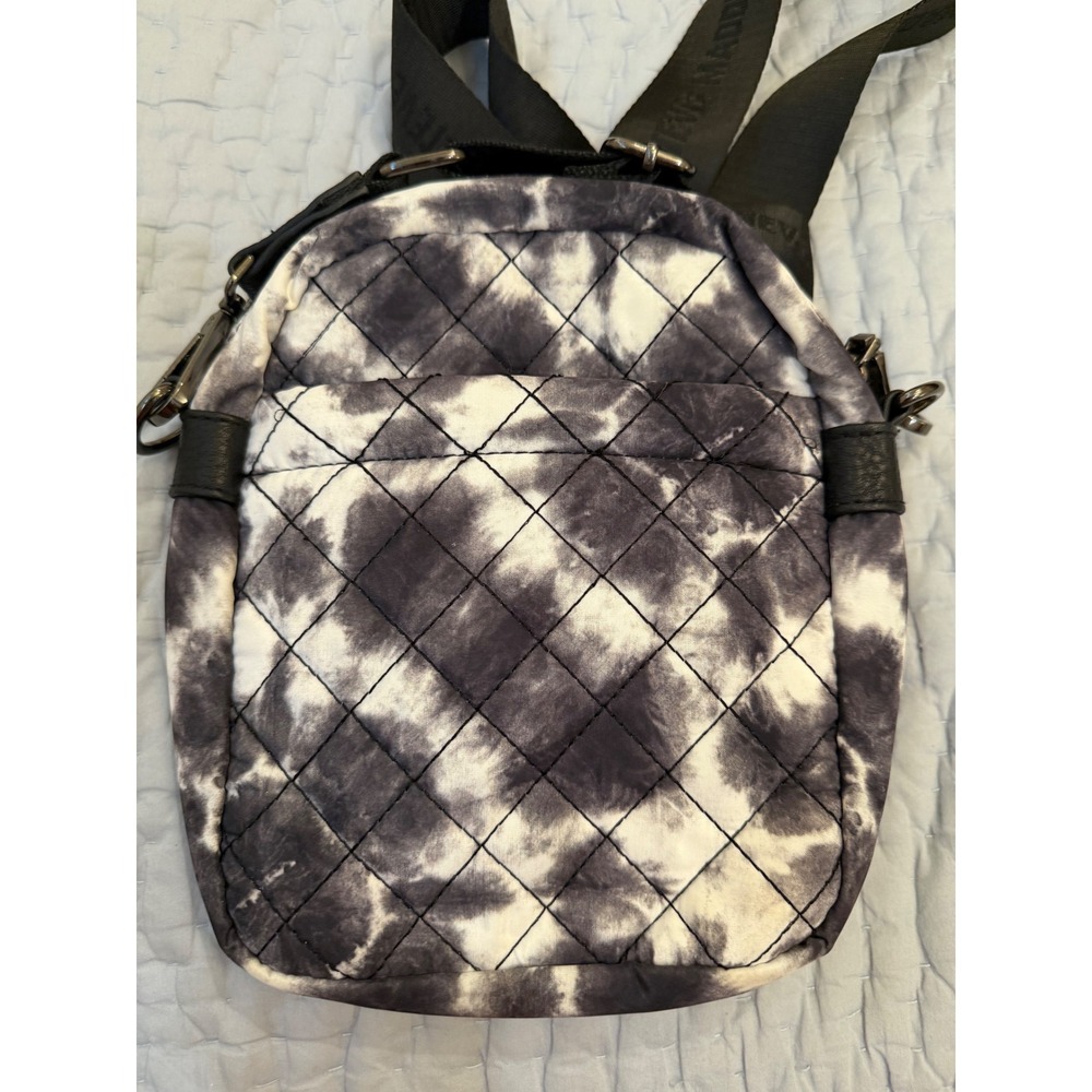 Steve Madden tie-dye crossbody bag black and white quilted design - Picture 2 of 4